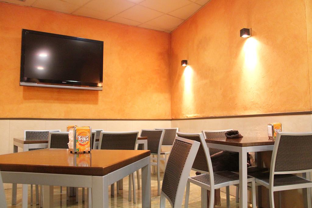 Hostal Cafeteteria Goya Barbastro Exterior foto